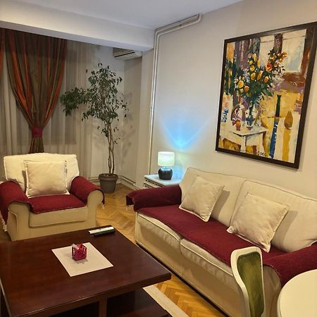 Lovely Square Apartment Purple Velvet Скопие Екстериор снимка