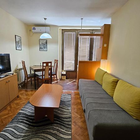 Lovely Square Apartment Purple Velvet Скопие Екстериор снимка