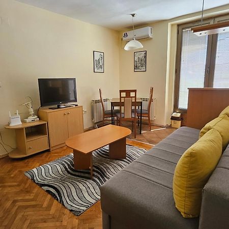 Lovely Square Apartment Purple Velvet Скопие Екстериор снимка