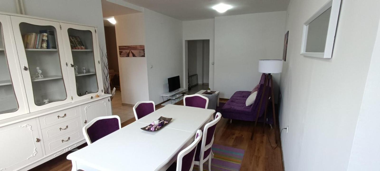Lovely Square Apartment Purple Velvet Скопие Екстериор снимка