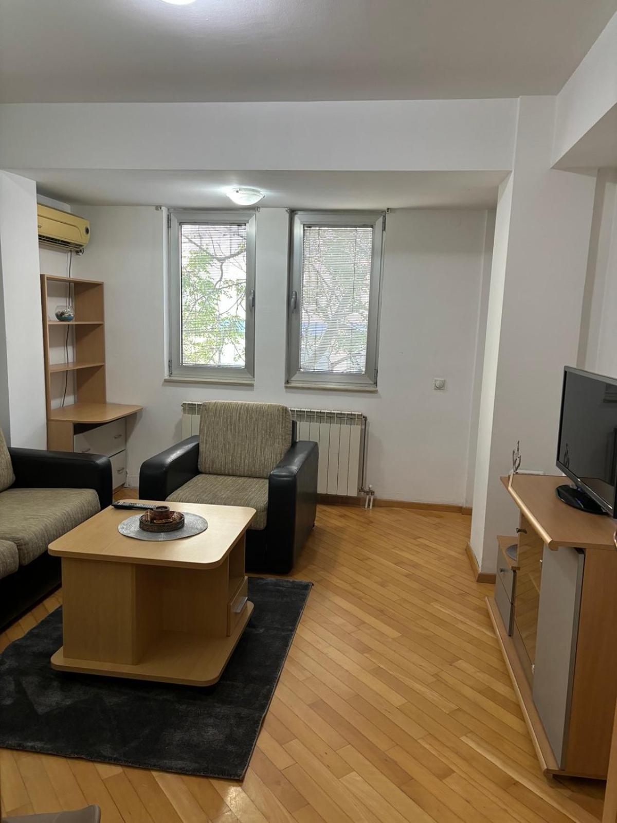 Lovely Square Apartment Purple Velvet Скопие Стая снимка