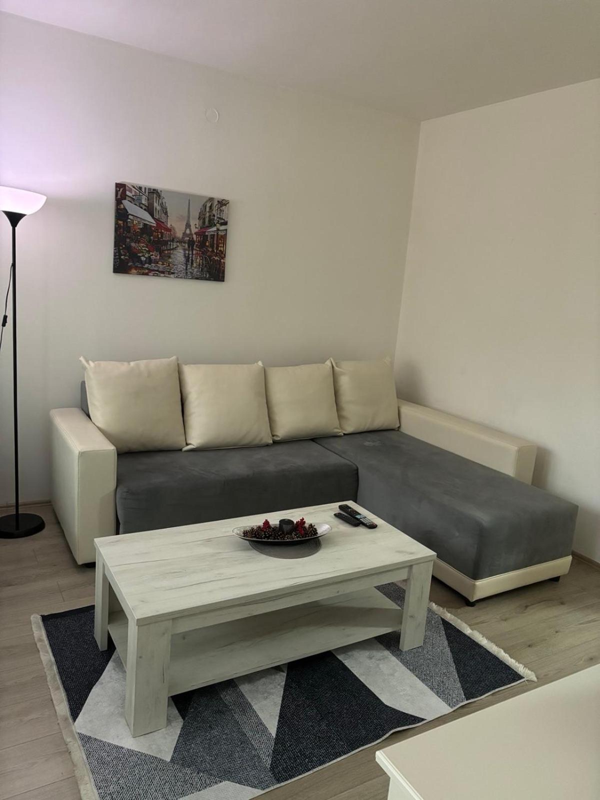 Lovely Square Apartment Purple Velvet Скопие Екстериор снимка