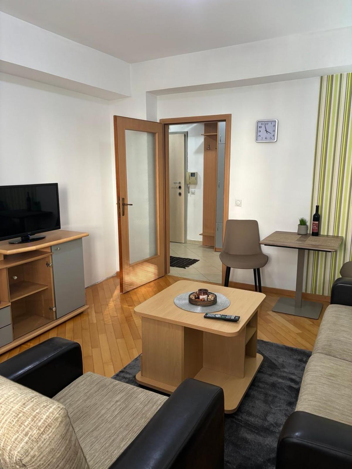 Lovely Square Apartment Purple Velvet Скопие Екстериор снимка