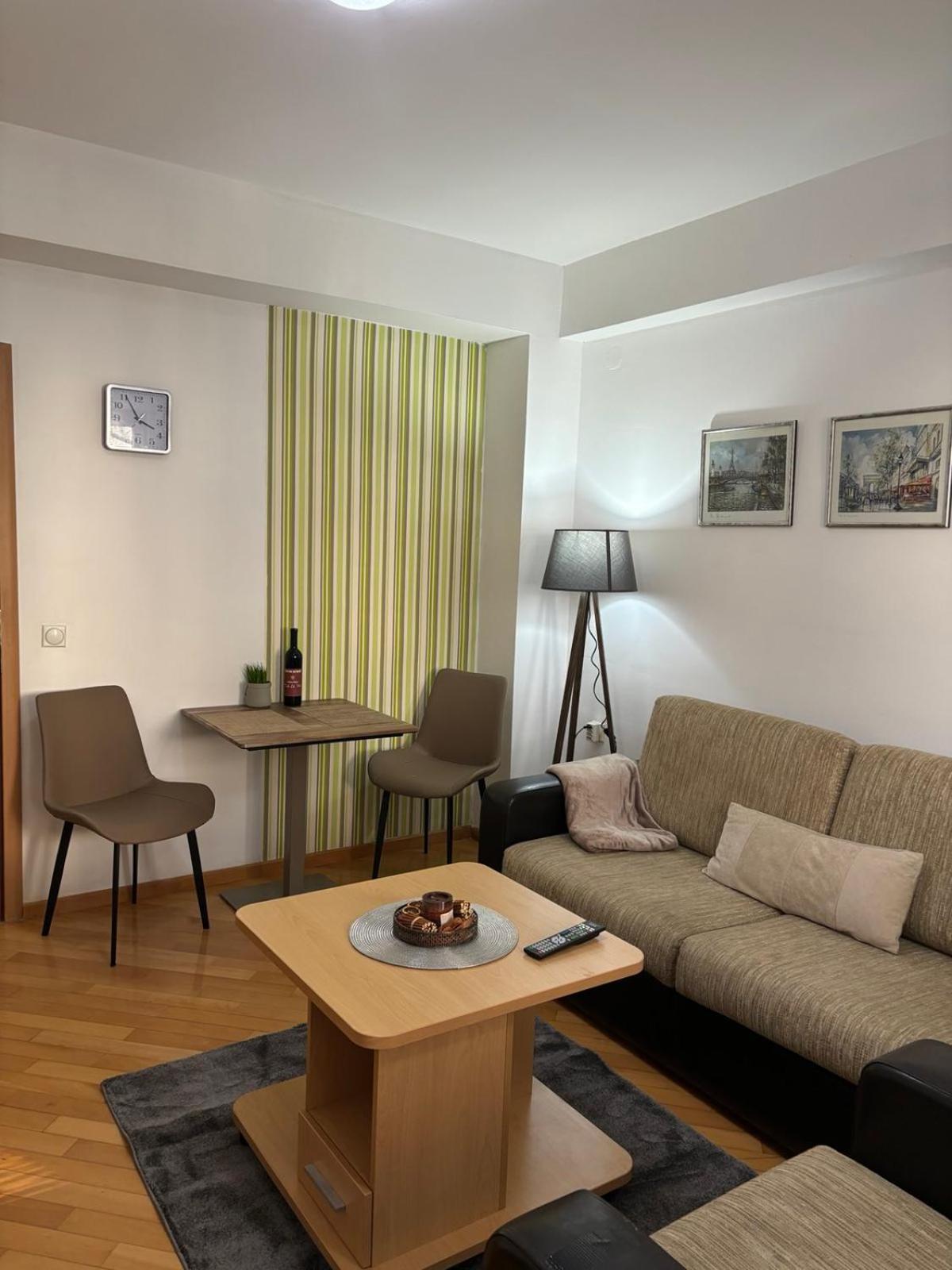 Lovely Square Apartment Purple Velvet Скопие Екстериор снимка