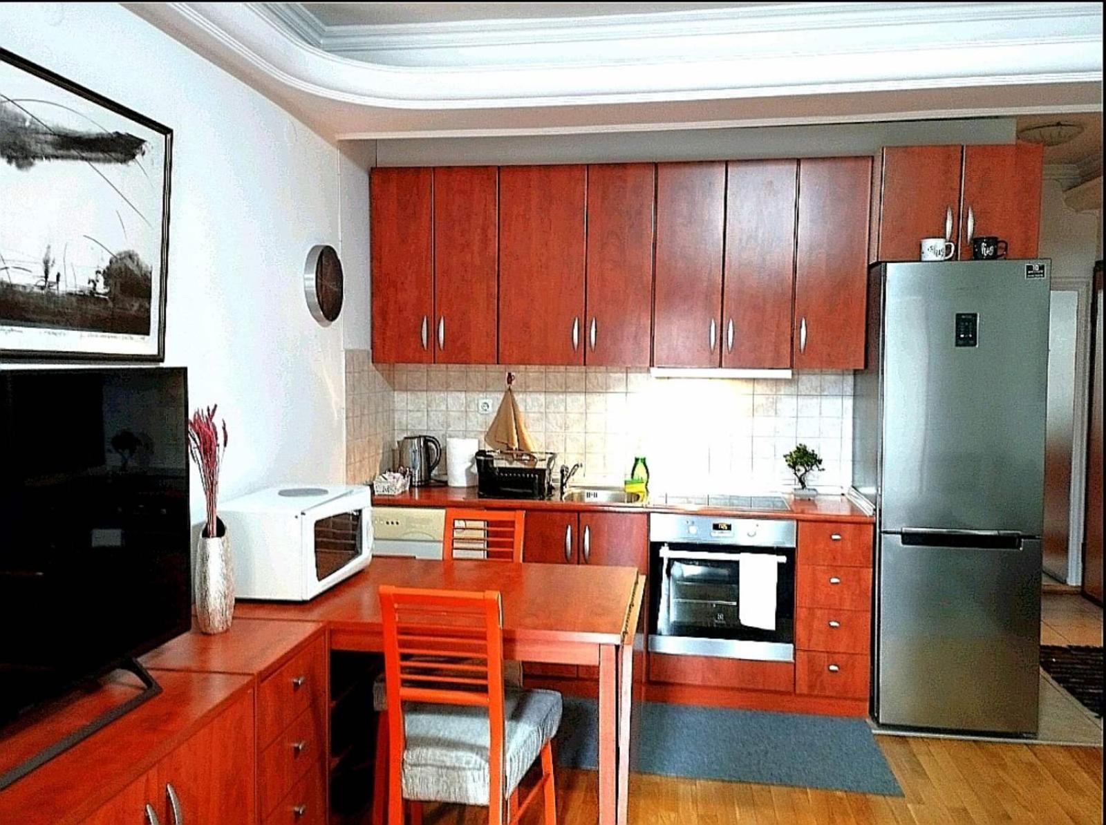 Lovely Square Apartment Purple Velvet Скопие Стая снимка