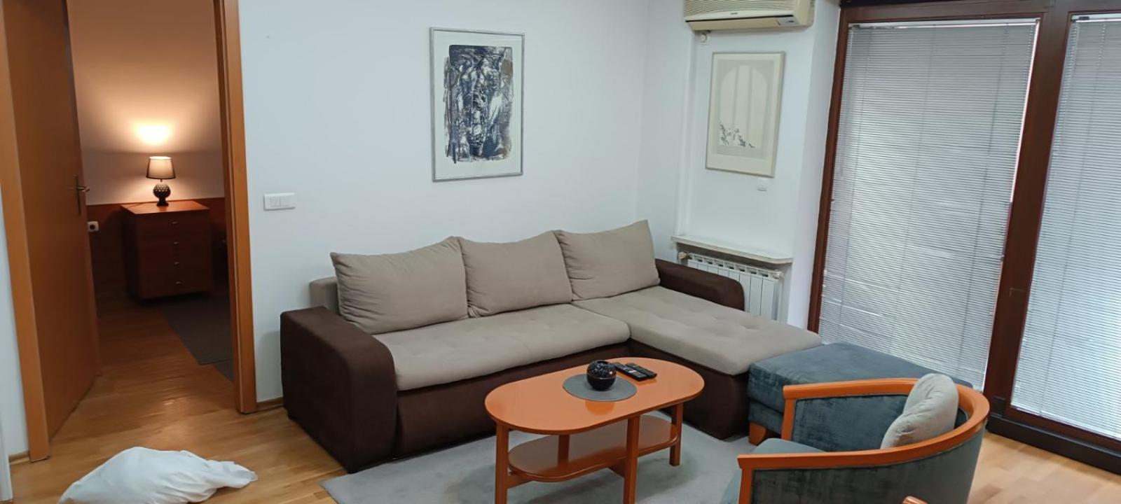 Lovely Square Apartment Purple Velvet Скопие Стая снимка