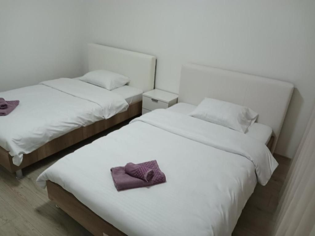Lovely Square Apartment Purple Velvet Скопие Стая снимка