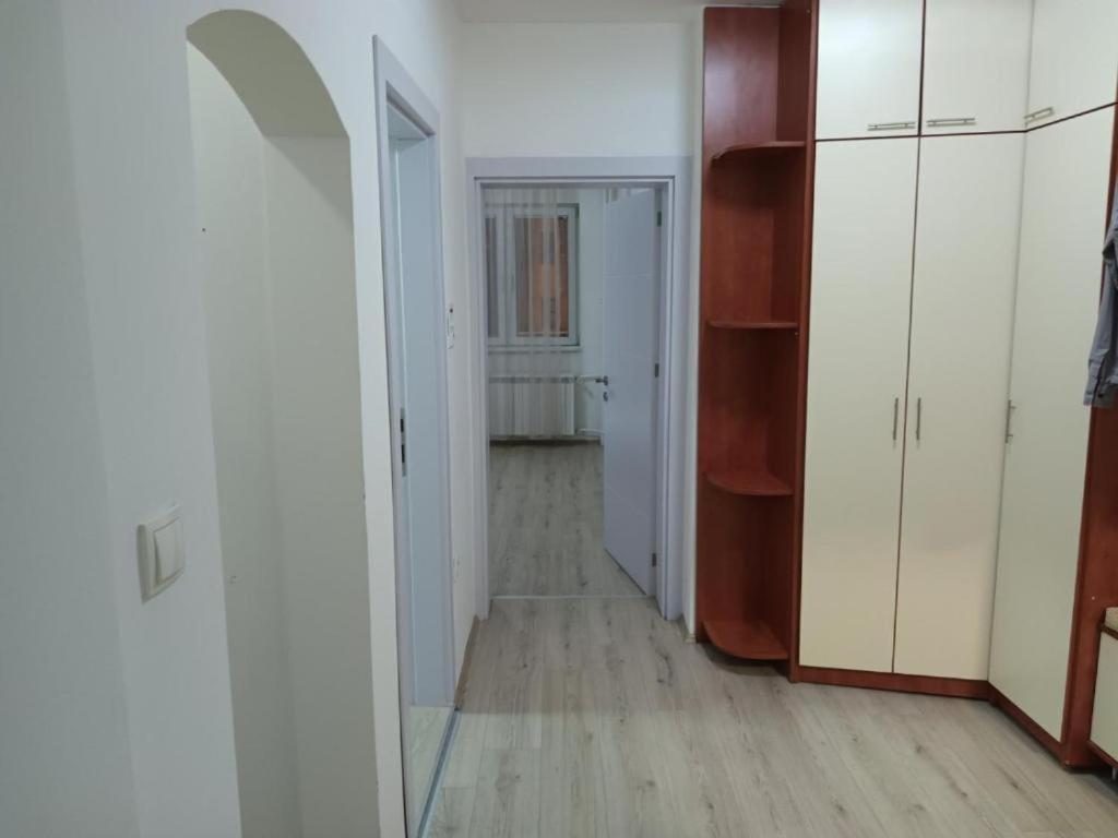Lovely Square Apartment Purple Velvet Скопие Стая снимка