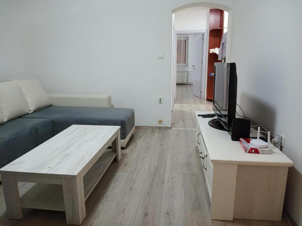 Lovely Square Apartment Purple Velvet Скопие Стая снимка