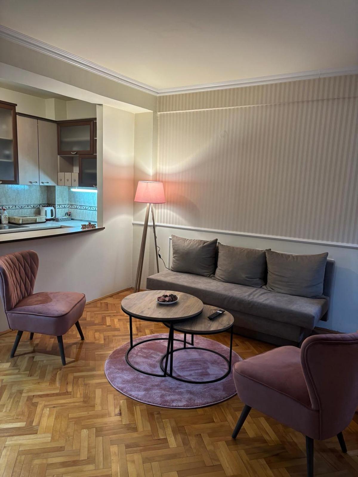 Lovely Square Apartment Purple Velvet Скопие Екстериор снимка