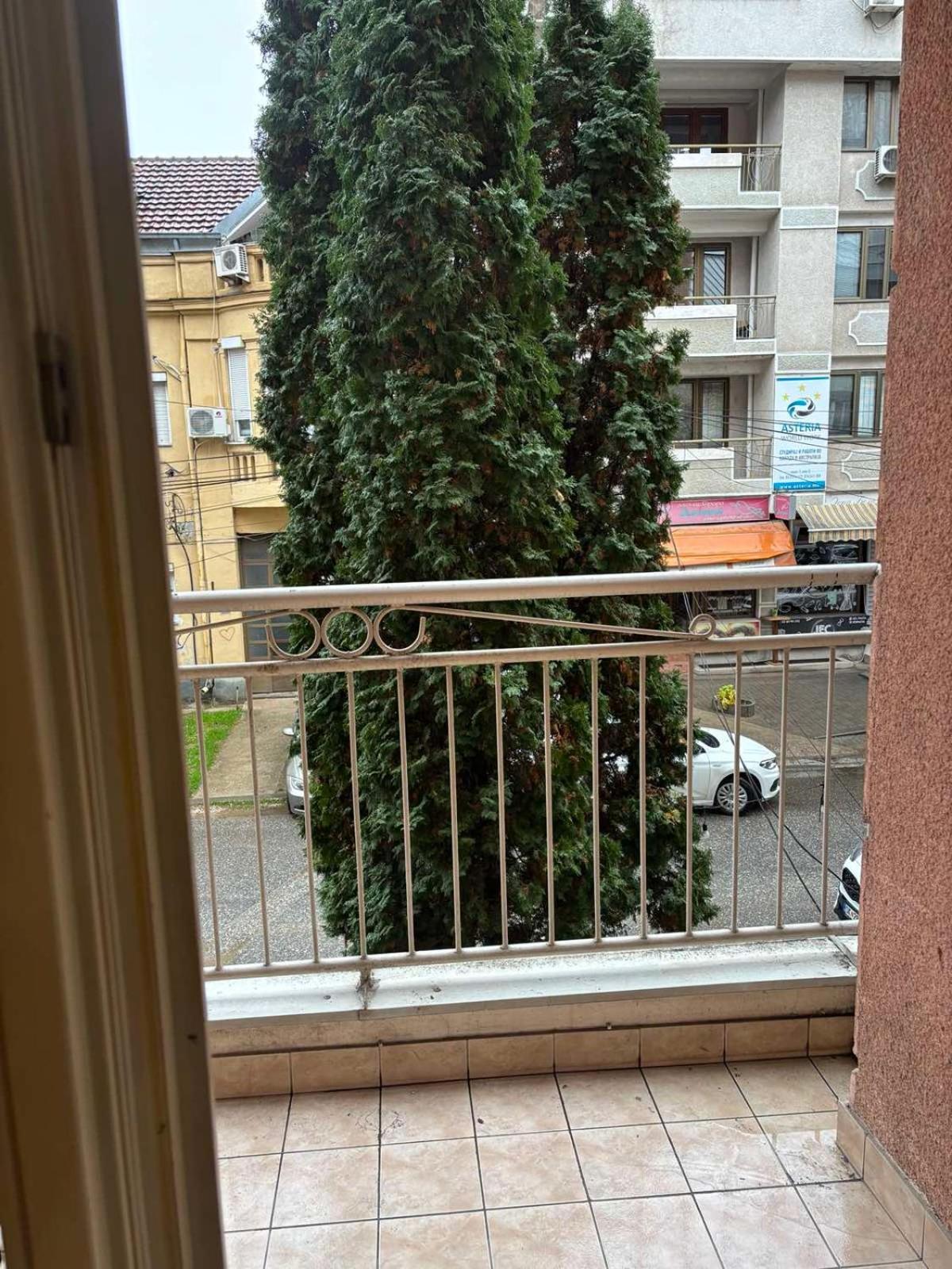 Lovely Square Apartment Purple Velvet Скопие Стая снимка