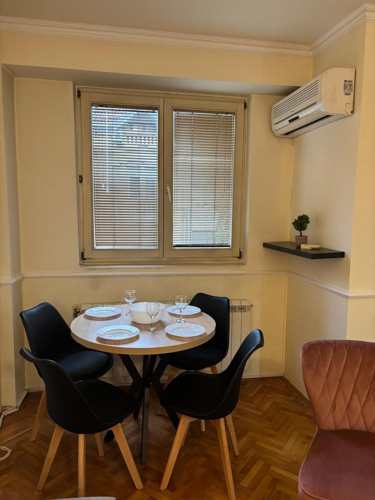 Lovely Square Apartment Purple Velvet Скопие Екстериор снимка