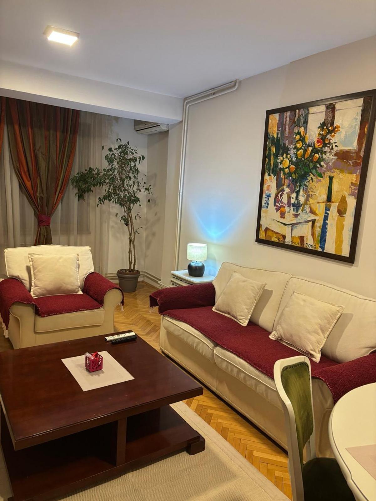 Lovely Square Apartment Purple Velvet Скопие Екстериор снимка