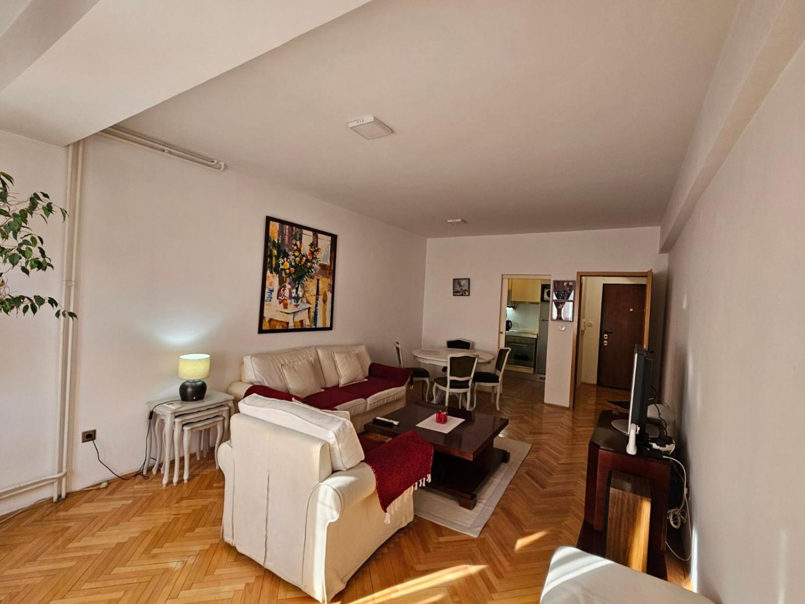 Lovely Square Apartment Purple Velvet Скопие Екстериор снимка