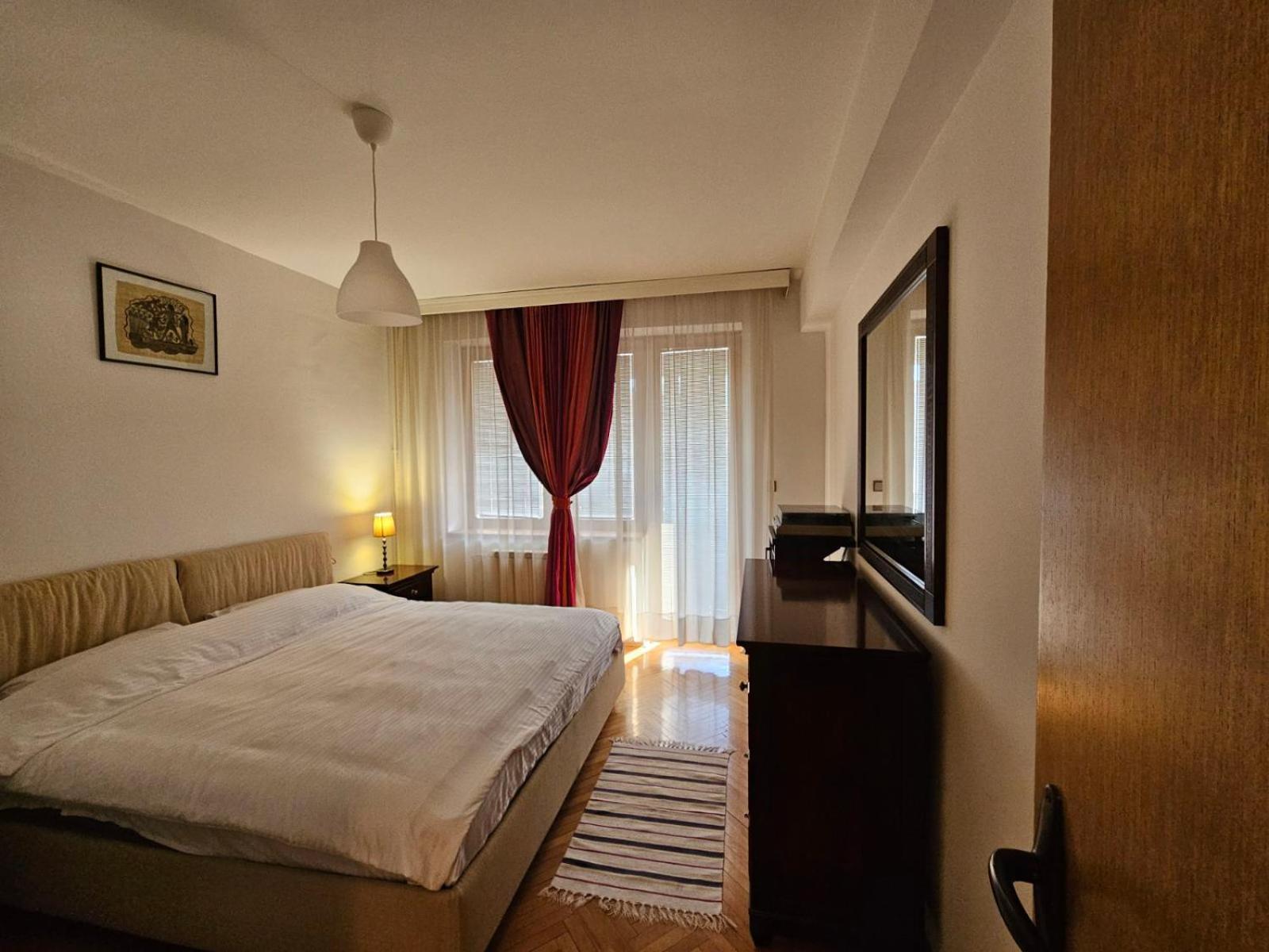 Lovely Square Apartment Purple Velvet Скопие Екстериор снимка
