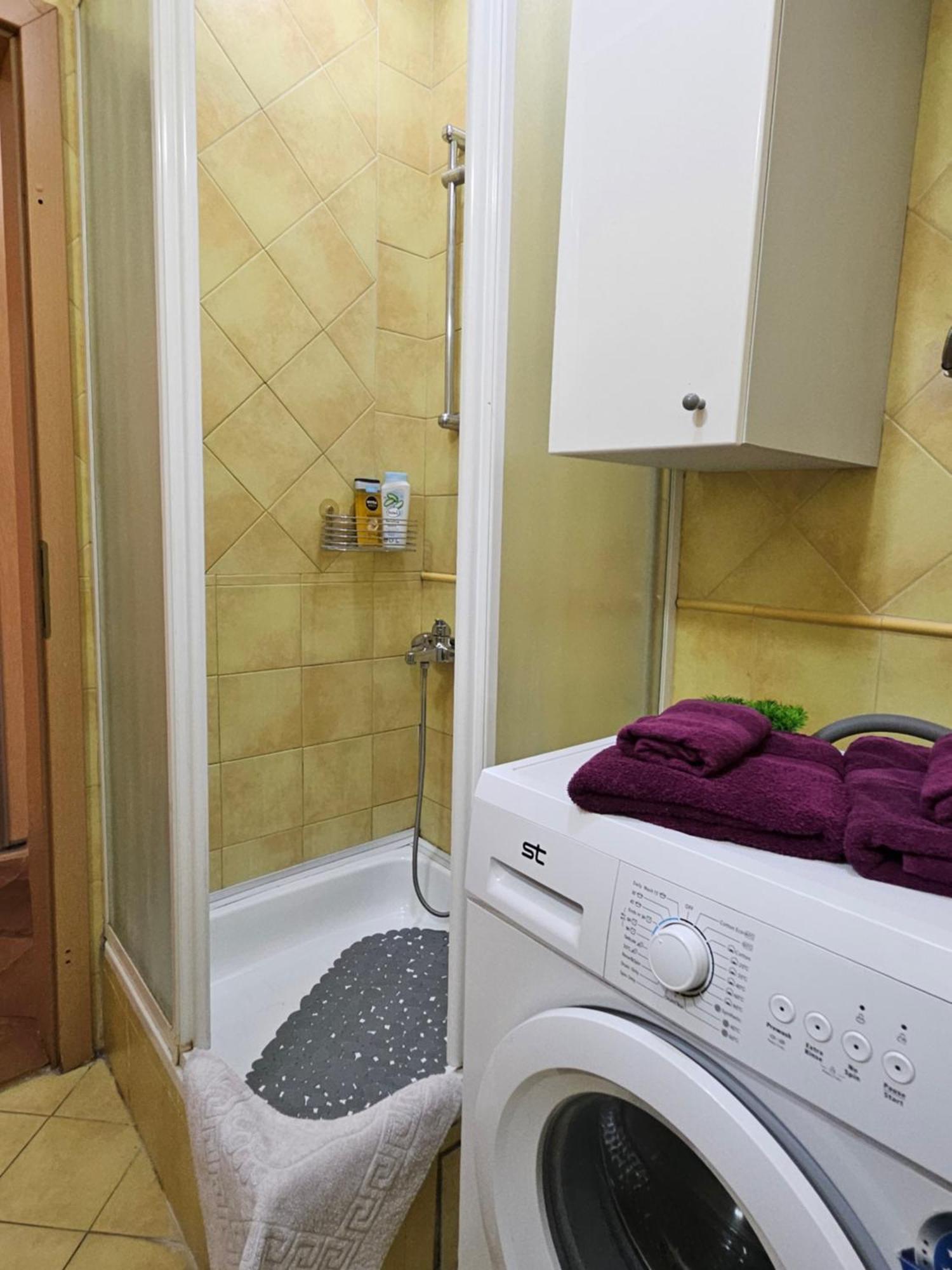 Lovely Square Apartment Purple Velvet Скопие Стая снимка