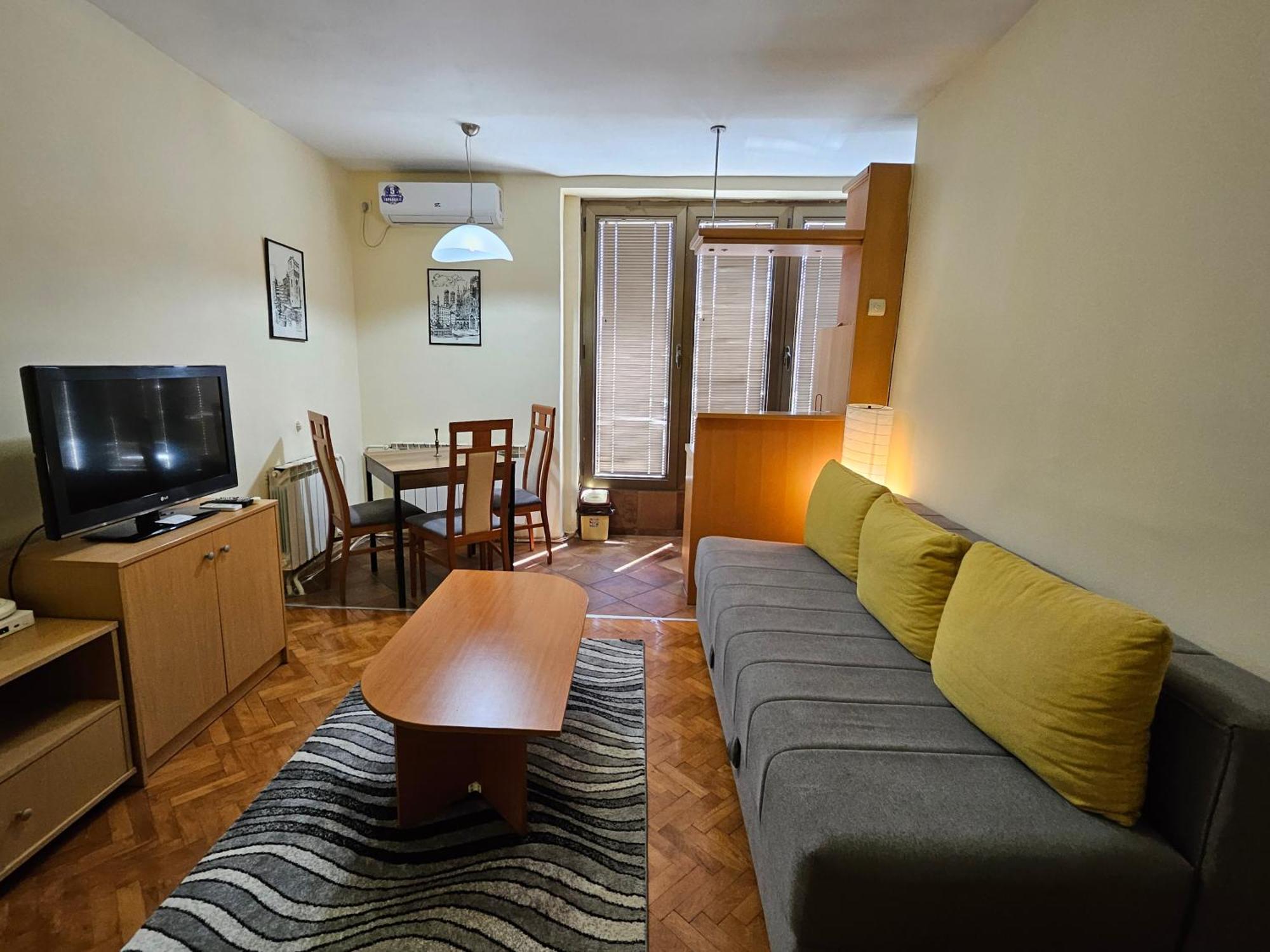 Lovely Square Apartment Purple Velvet Скопие Екстериор снимка