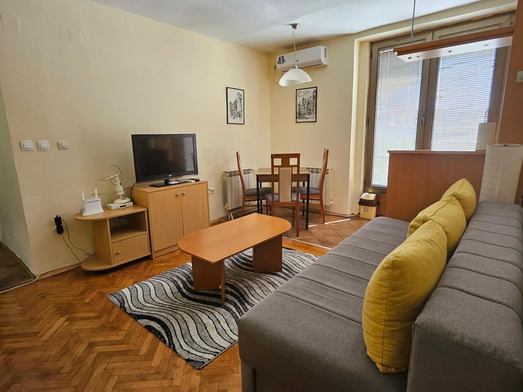 Lovely Square Apartment Purple Velvet Скопие Екстериор снимка